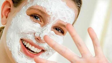 Mascarilla de levadura para rejuvenecer la piel del rostro.